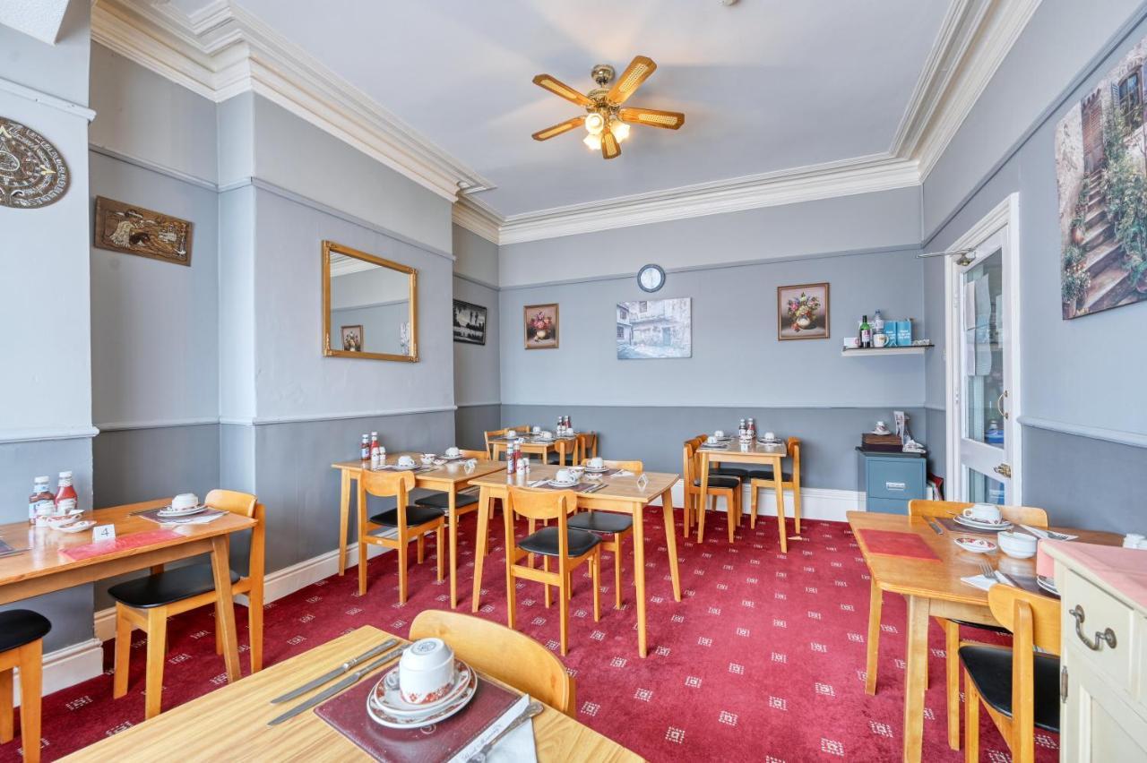The Wilton International Bed & Breakfast Blackpool Bagian luar foto