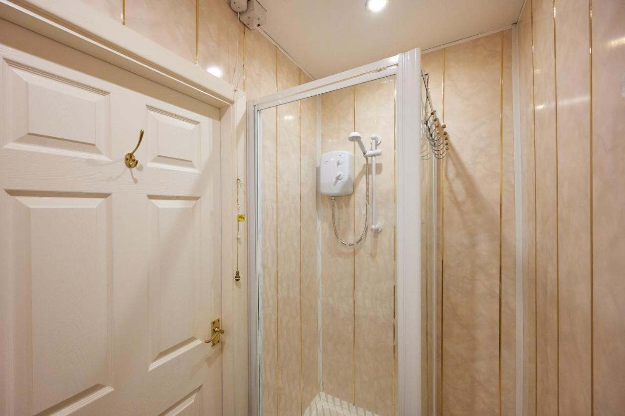 The Wilton International Bed & Breakfast Blackpool Bagian luar foto